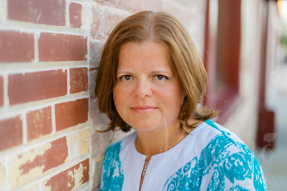 Authentic Sarasota headshots of a woman in caribbean blue at Island Park in Sarasota FL